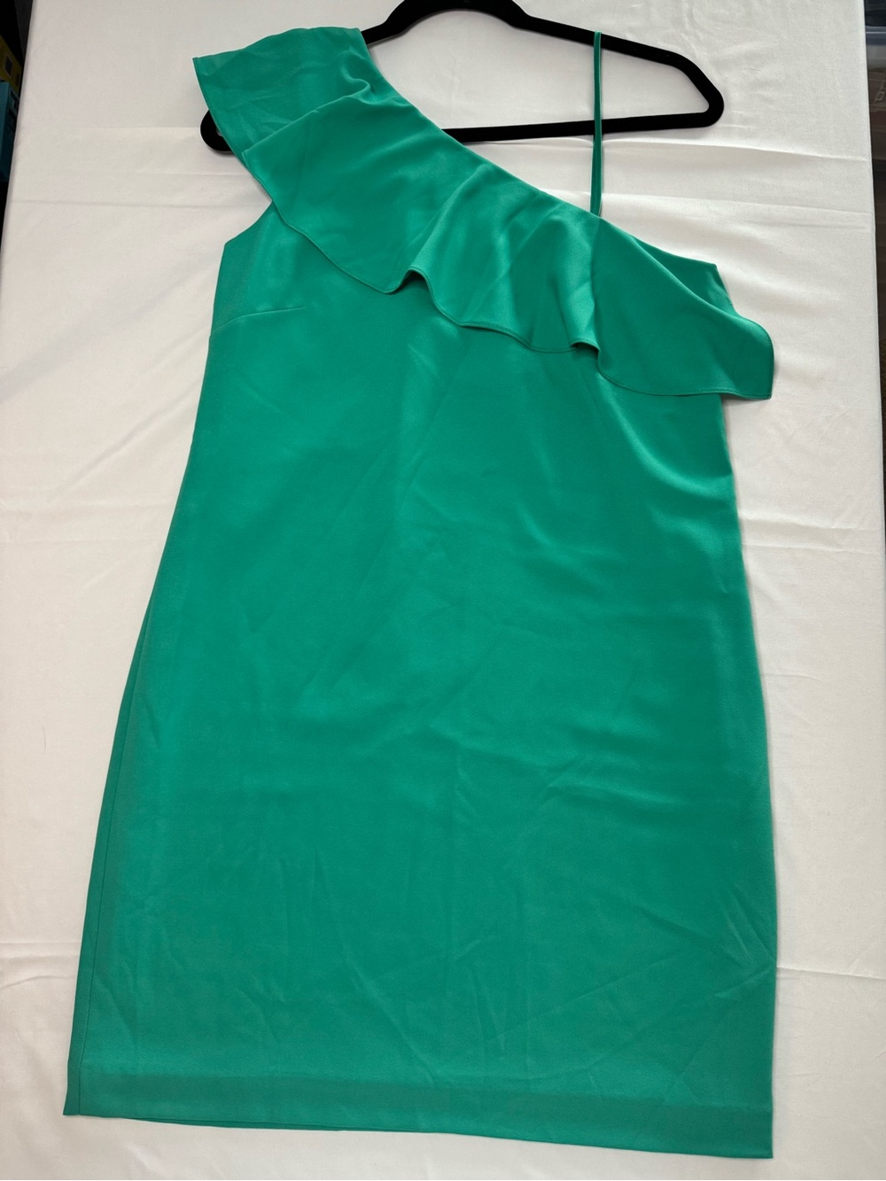 Gianni Bini One-Shoulder Ruffle Dress in Emerald